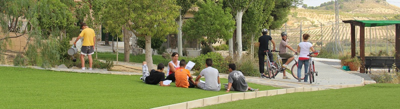 A Diagrama educator teaches a small group of boys
