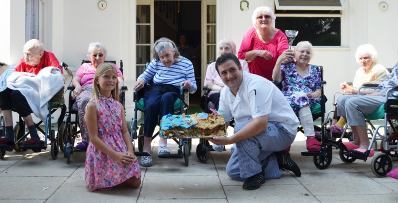 Diagrama Foundation: Edensor chef Victor Albescu with staff, residents and supporters 