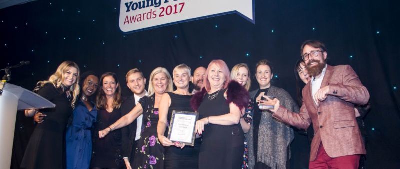 Diagrama Foundation Chief Executive David McGuire presents the Children in Care award to Mind of My Own at the Children and Young People Now awards hosted by CITV presenter Anna Williamson