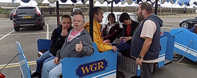 Diagrama Foundation: Cabrini House residents enjoy a trip on the 'train' during their holiday to Butlins
